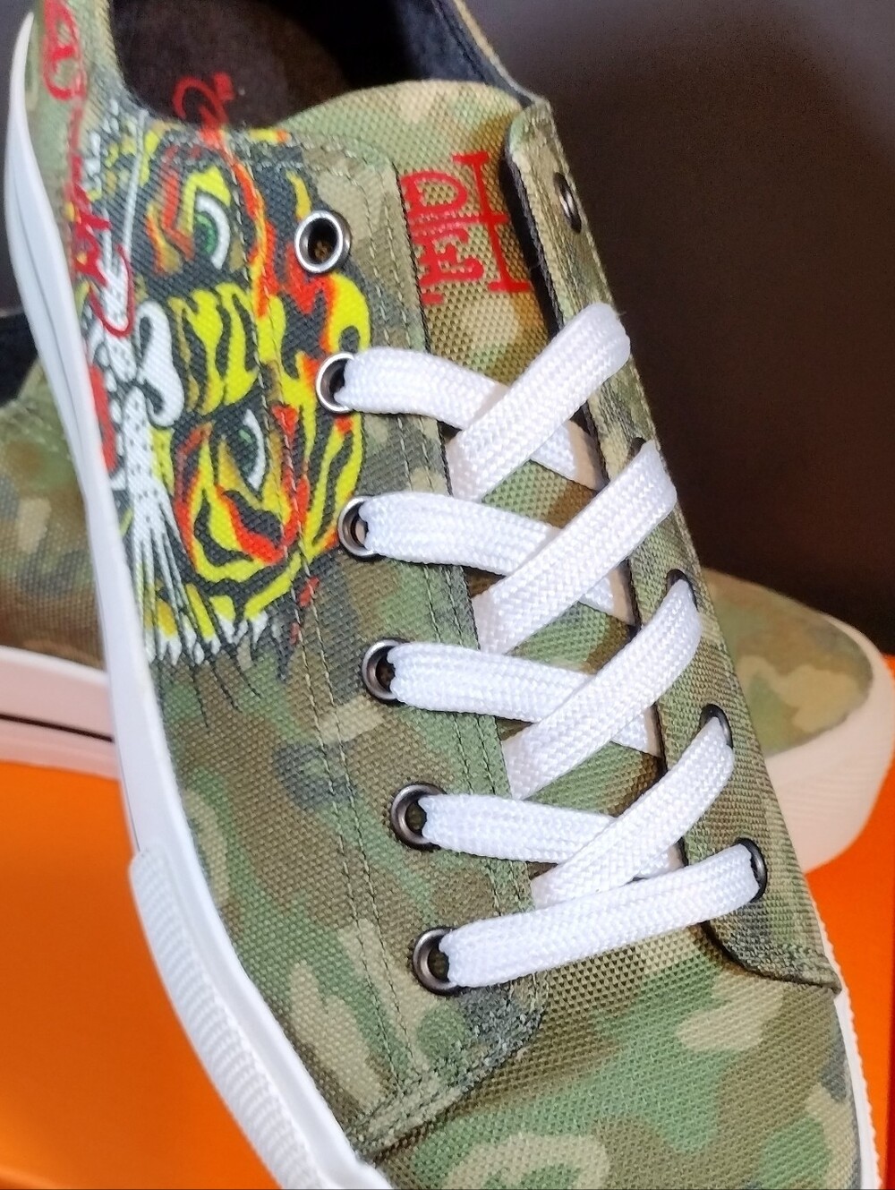 Men 9.5 Sneakers Ed Hardy Camo Tiger Low Top New No Tags